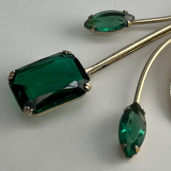 Coro, Sterling, Green Gem flower Brooch/pin. Silver tone. - Picture 6 of 10